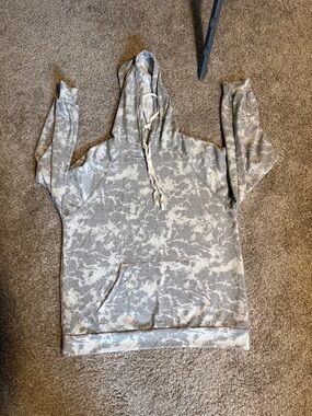 Gray Marble Print Hooded Pullover Sweater